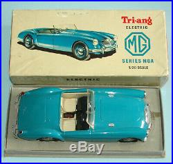 Vintage TRIANG LINES BROS. ELECTRIC 1/20 MG SERIES MGA Roadster blue BOXED 1960